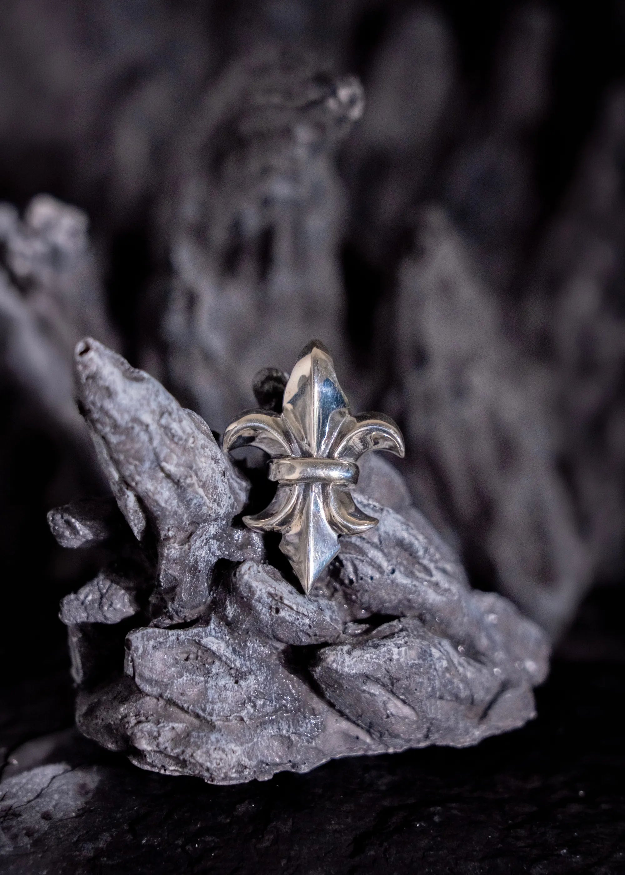 FLEUR DE LIS PENDANT