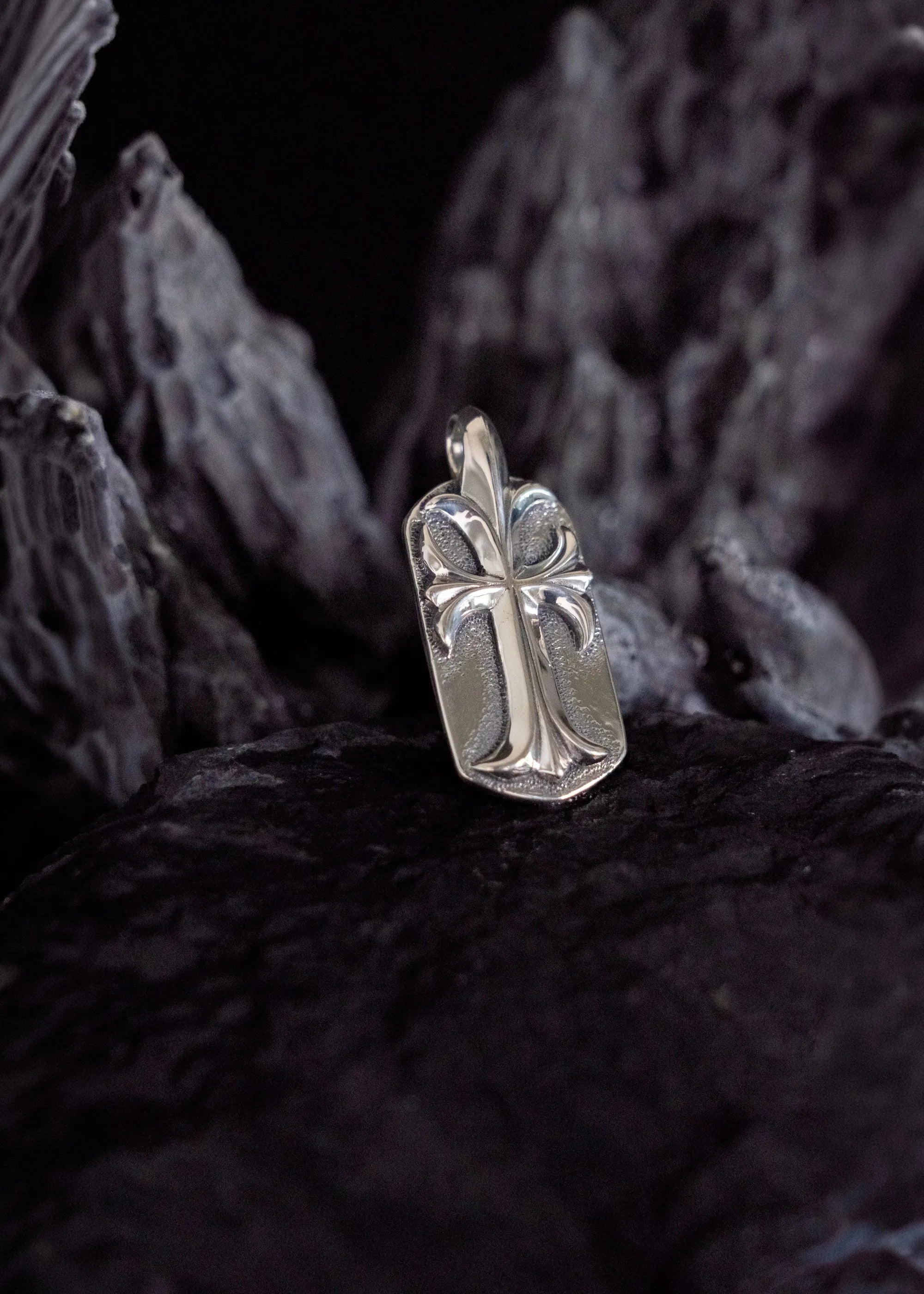 CRUCIFIX PENDANT TAG